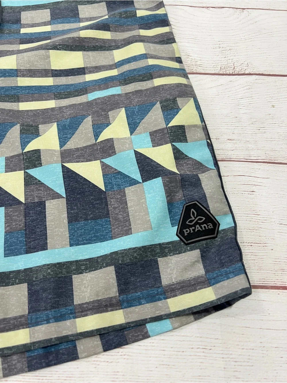 Prana Men’s Sander Boardshort - size 33 - swim surf beach blue gray geo shorts
